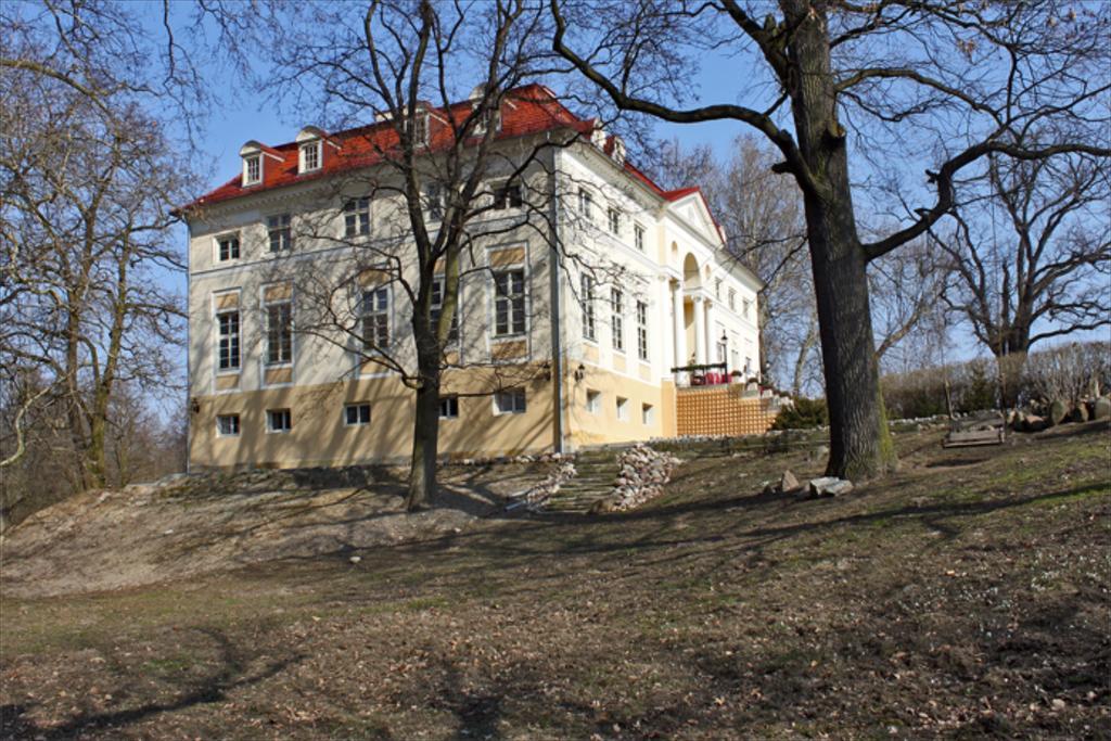 Palac Alexandrow Wroclaw Airport Samotwor Exterior photo