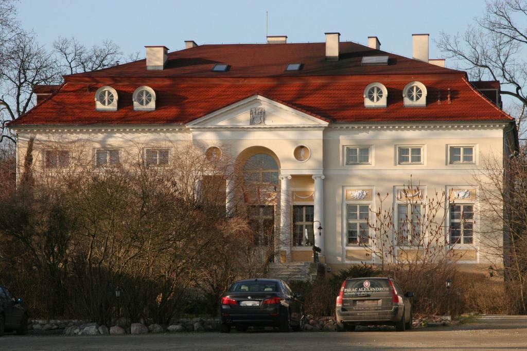 Palac Alexandrow Wroclaw Airport Samotwor Exterior photo