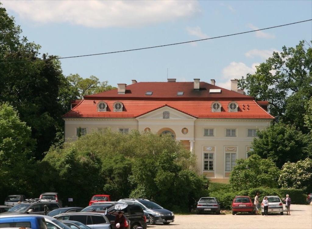 Palac Alexandrow Wroclaw Airport Samotwor Exterior photo