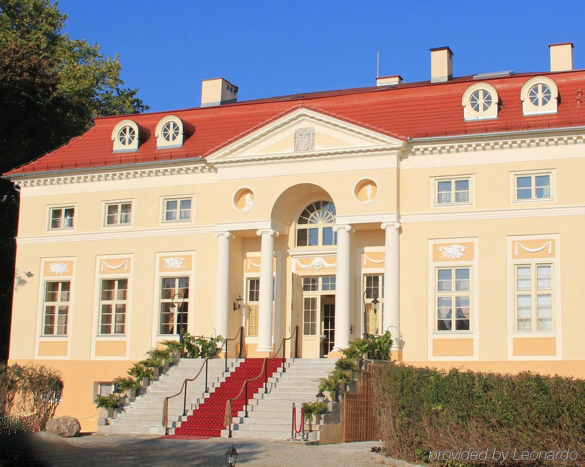 Palac Alexandrow Wroclaw Airport Samotwor Exterior photo